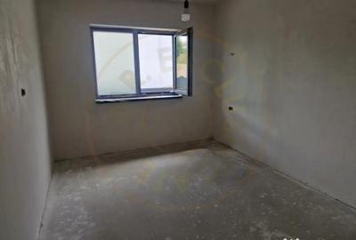 Apartament cu 2 camere decomandat în Smeura