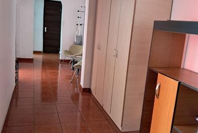 Apartament cu 3 camere decomandat, mobilat în Gorjului