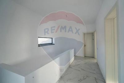 Casă cu 4 camere cu Teren 500 Mp în Vișani - 6