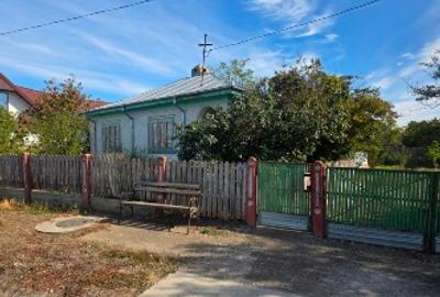 Casă cu 4 camere în Galbenu
