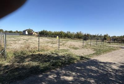 Teren de 2000 mp, în Ghighiu