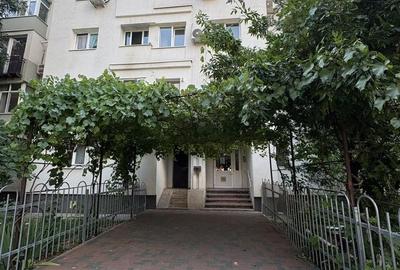 Garsonieră decomandată în Titan