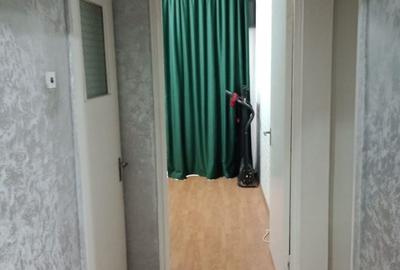 Apartament cu 3 camere decomandat în Runcu