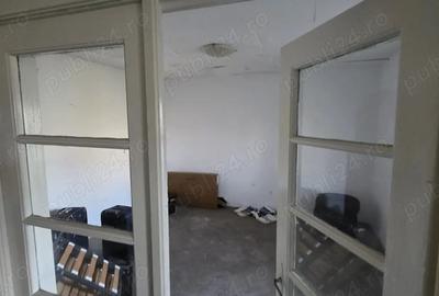 Casă cu 6 camere cu Teren 660 Mp în Apărătorii Patriei - 1