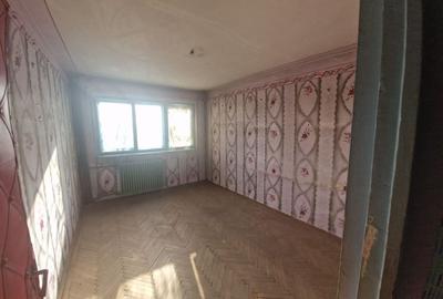 Apartament cu 2 camere decomandat în Micro 5