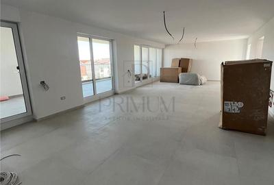 Apartament cu 4 camere decomandat în Dumbrăvița