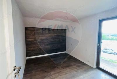 Casă cu 4 camere cu Teren 300 Mp în Hidiș