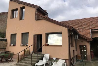 Casă cu Teren 760 Mp în Central - 2