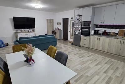 Apartament cu 2 camere semidecomandat, mobilat în Florești