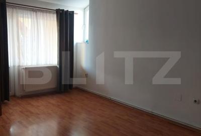 Apartament cu 4 camere semidecomandat în 9 Mai