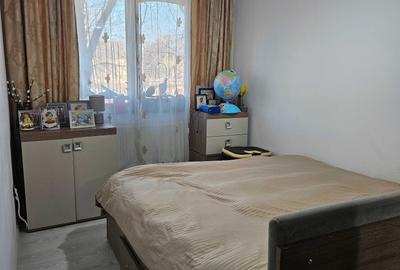 Apartament cu 3 camere semidecomandat în Calea București - 1