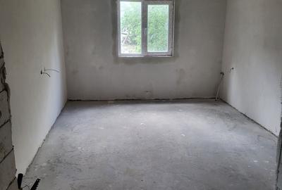 Casă cu 3 camere în Lumina