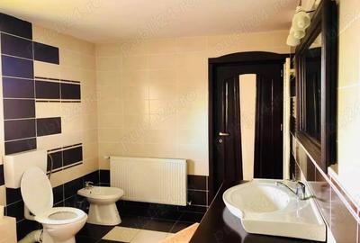 Casă cu 5 camere cu Teren 1500 Mp în Oniceni
