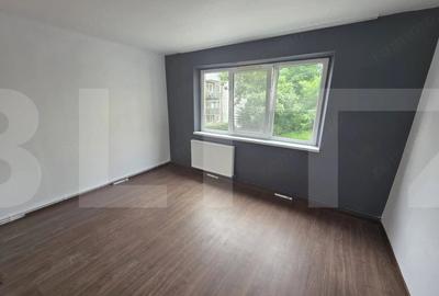 Apartament cu 3 camere semidecomandat în Central