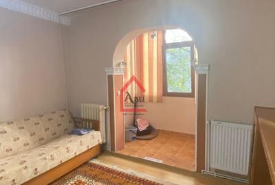 Apartament cu 3 camere semidecomandat, mobilat în Alexandru cel Bun - 2