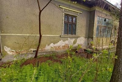 Casă cu 4 camere cu Teren 1700 Mp în Central