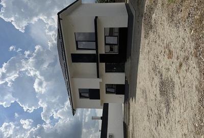 Casă cu 5 camere cu Teren 450 Mp în Bradu