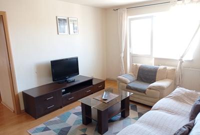 Apartament cu 3 camere semidecomandat în Central