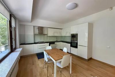 Apartament cu 3 camere semidecomandat în Aviatorilor