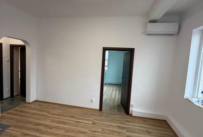 Apartament cu 3 camere decomandat în Eroii Revoluției - 7