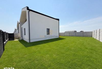Casă cu 4 camere cu Teren 320 Mp în Vărăști - 1
