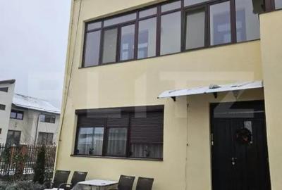 Apartament cu 4 camere decomandat în Central - 2