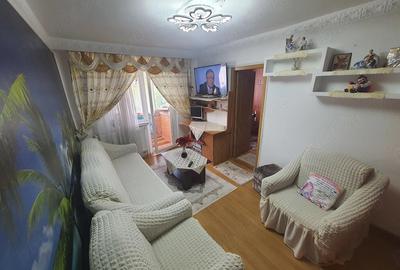 Apartament cu 2 camere semidecomandat în Km 4 - 11