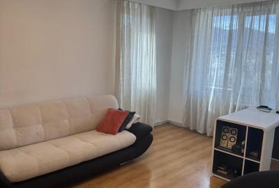Apartament cu 5 camere decomandat, mobilat în Central