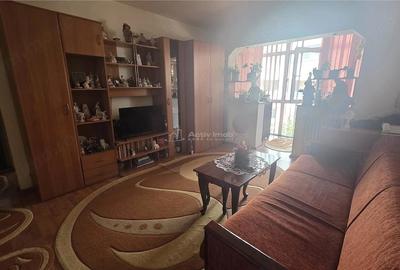 Apartament cu 2 camere semidecomandat în Rovine