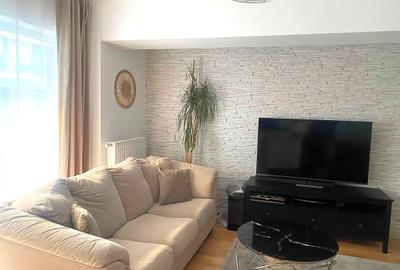 Apartament cu 3 camere semidecomandat în Băneasa