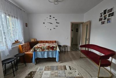 Casă cu 5 camere cu Teren 250 Mp în Titan