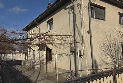 Casă cu 3 camere cu Teren 800 Mp în Amara
