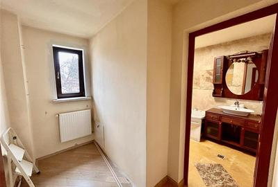 Casă individuală cu 11 camere cu Canalizare în Centrul Civic - 33