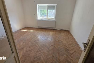 Casă cu 3 camere semidecomandat cu Teren 1807 Mp în Diosig - 9