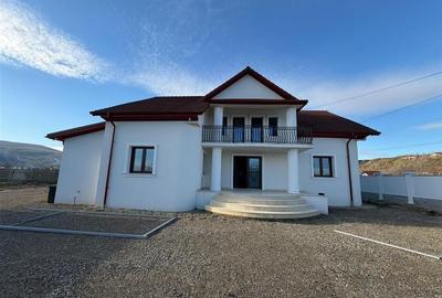 Casă individuală cu 4 camere cu Garaj în Central - 2