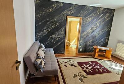 Apartament cu 3 camere semidecomandat, mobilat în Hipodrom 1