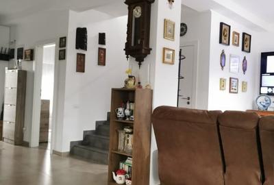Casă cu 5 camere cu Teren 390 Mp în Brănești