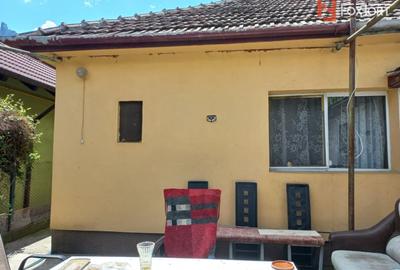 Casă individuală cu 6 camere cu Canalizare în Plopi - 1