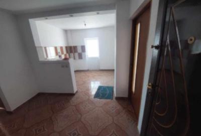Apartament cu 2 camere decomandat în Micro 12 - 1