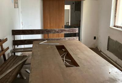 Casă individuală cu 4 camere cu Canalizare în 7 Noiembrie - 10