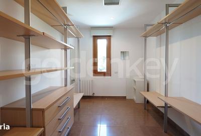 Casă cu 5 camere cu Teren 500 Mp în Central