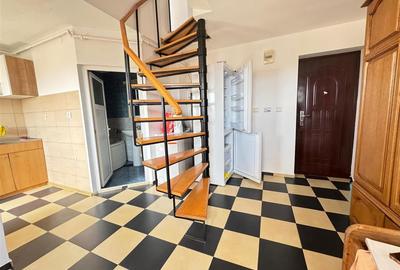 Apartament cu 3 camere semidecomandat, mobilat în Central