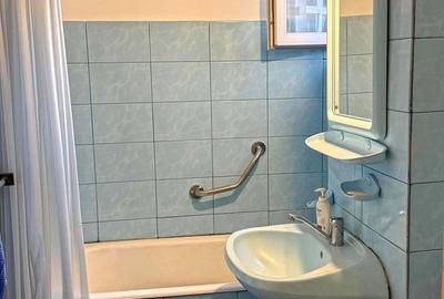 Apartament cu 3 camere decomandat în Craiovița Nouă