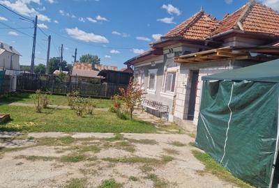 Casă cu 3 camere în Dragomirești