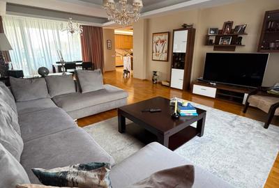 Apartament cu 3 camere decomandat în Pipera
