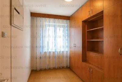 Apartament cu 3 camere semidecomandat în Florilor