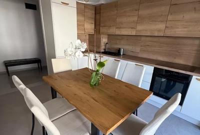 Apartament cu 3 camere semidecomandat, mobilat în Central