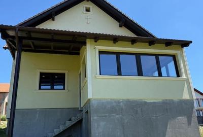 Casă cu 4 camere cu Teren 400 Mp în Slimnic - 2