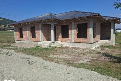 Casă cu 4 camere în Micești