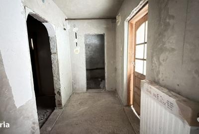 Casă cu 4 camere în Central
